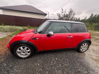 2006 Mini Hatch Cooper I (R50), красный, 550000 рублей, вид 4
