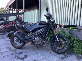 2022 Husqvarna Svartpilen 401, чёрный, 499000 рублей, вид 1