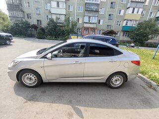 2011 Hyundai Solaris I, серебристый, 700000 рублей, вид 3