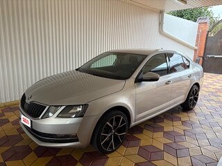 2018 Skoda Octavia III (A7) Рестайлинг, серебристый, 1550000 рублей, вид 2