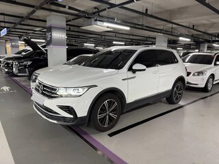 2021 Volkswagen Tiguan II Рестайлинг, белый, 2790017 рублей, вид 2