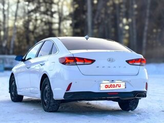 2017 Hyundai Sonata VII (LF) Рестайлинг, белый, 1790000 рублей, вид 3