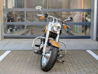 2016 Harley-Davidson Fat Boy, жёлтый, 1690000 рублей, вид 2