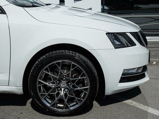 2017 Skoda Octavia III (A7) Рестайлинг, белый, 1690000 рублей, вид 5