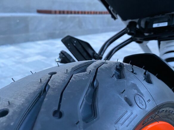 2023 KTM 125 Duke, белый, 650000 рублей - вид 6