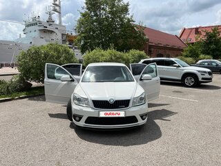2011 Skoda Octavia RS II Рестайлинг, белый, 950000 рублей, вид 1