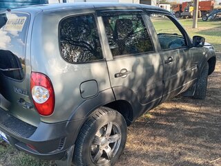 2018 Chevrolet Niva I Рестайлинг, серый, 700000 рублей, вид 2