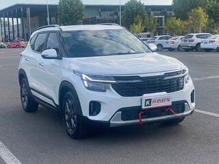 2023 Kia Seltos I Рестайлинг, белый, 1580000 рублей, вид 3