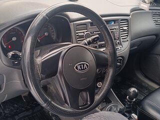 2010 Kia Rio II Рестайлинг, серебристый, 600000 рублей, вид 4