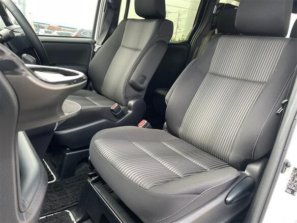 2021 Toyota Voxy III (R80) Рестайлинг, белый, 1790000 рублей - вид 16