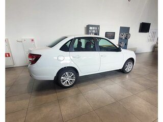2026 Lada (ВАЗ) Granta I Рестайлинг, белый, 1200900 рублей, вид 3