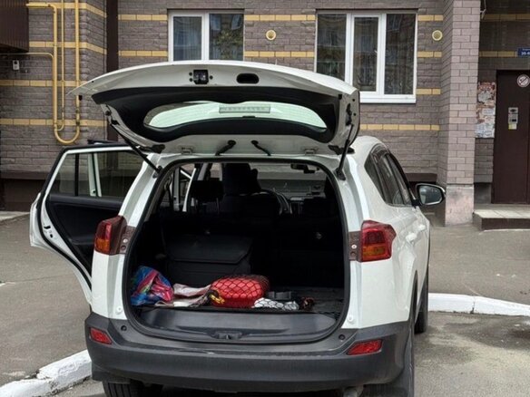 2015 Toyota RAV4 IV (XA40), белый, 2000000 рублей - вид 6