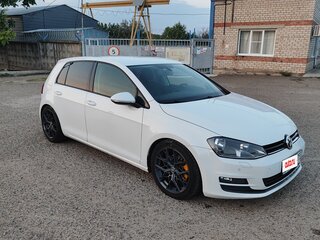 2014 Volkswagen Golf VII, белый, 1250000 рублей, вид 3