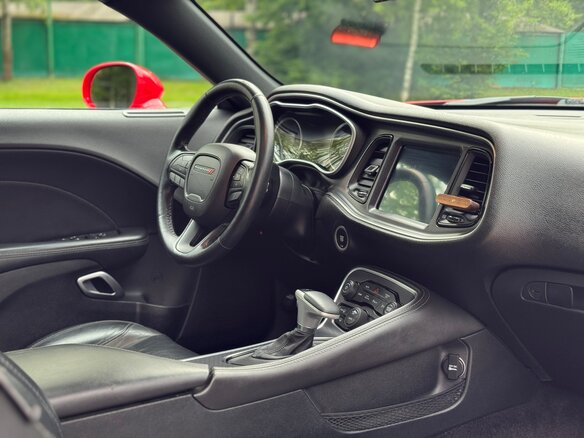 2017 Dodge Challenger III Рестайлинг 2, красный, 4000000 рублей - вид 23