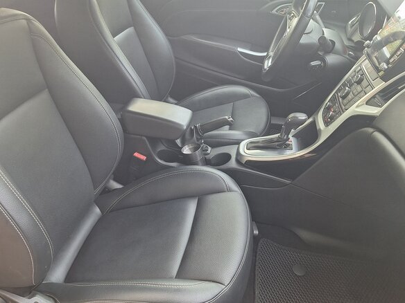 2013 Opel Astra GTC J Рестайлинг, чёрный, 1150000 рублей - вид 8