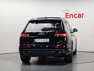 2026 Audi Q7 55 TFSI II (4M) Рестайлинг 2, чёрный, 12000000 рублей, вид 4