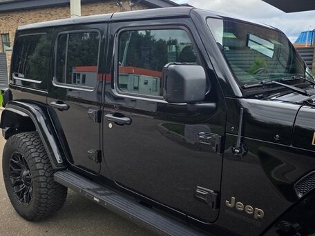 2023 Jeep Wrangler IV (JL) Рестайлинг, чёрный, 13000000 рублей, вид 4