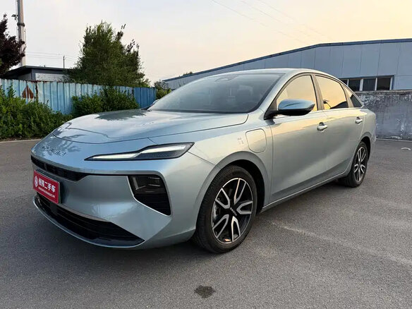 2025 Roewe D6 54 kWh, серебристый, 1696520 рублей - вид 7