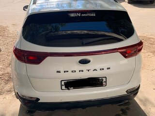 2021 Kia Sportage IV Рестайлинг, белый, 2600000 рублей, вид 4
