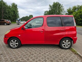 2000 Toyota FunCargo, красный, 250000 рублей, вид 4