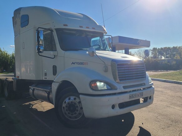 2004 Freightliner Columbia, белый, 1300000 рублей - вид 4