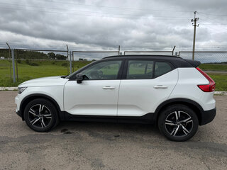 2021 Volvo XC40 I, белый, 2611323 рублей, вид 4