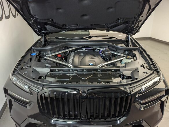 2025 BMW X7 40i I (G07) Рестайлинг, чёрный, 16150000 рублей - вид 7