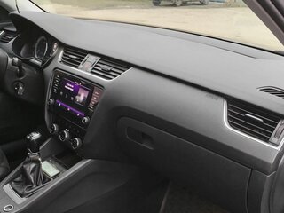 2017 Skoda Octavia III (A7) Рестайлинг, белый, 1450000 рублей, вид 5