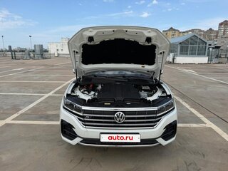 2020 Volkswagen Touareg III, белый, 4250000 рублей, вид 3