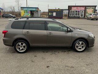 2010 Toyota Corolla Fielder X (E140, E150) Рестайлинг, коричневый, 900000 рублей, вид 2