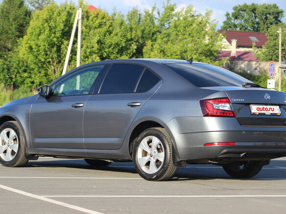 2018 Skoda Octavia III (A7) Рестайлинг, серый, 1700000 рублей - вид 5