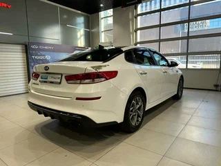 2019 Kia Optima IV Рестайлинг, белый, 1190000 рублей, вид 4