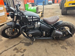 2019 Triumph Bonneville Bobber, чёрный, 1650000 рублей, вид 1