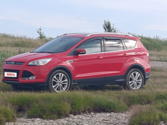 2013 Ford Kuga II, красный