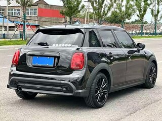 2022 Mini Hatch Cooper III (F55/F56) Рестайлинг 2, чёрный, 1870000 рублей, вид 5