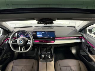 2025 BMW 5 серии Long 530Li xDrive VIII (G60/G61/G68), чёрный, 7500000 рублей, вид 2