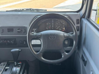1999 Toyota Mega Cruiser, белый, 2590000 рублей, вид 3