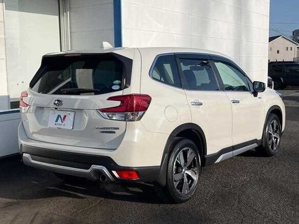 2021 Subaru Forester MHEV V, белый - вид 4