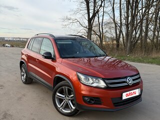 2016 Volkswagen Tiguan Euro 6 I Рестайлинг, красный, 1400000 рублей, вид 2