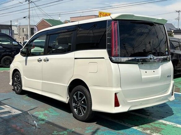 2021 Toyota Noah III (R80) Рестайлинг, белый, 2180000 рублей - вид 8