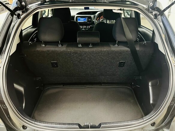 2019 Toyota Vitz III (XP130) Рестайлинг, чёрный, 1199000 рублей - вид 19