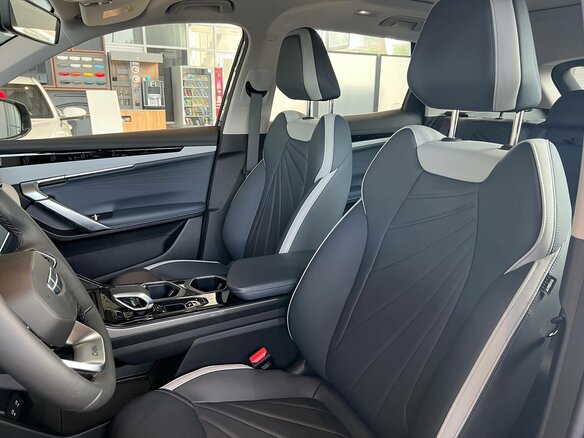 2026 Geely Atlas II, чёрный, 3449990 рублей - вид 6
