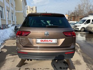 2018 Volkswagen Tiguan II, коричневый, 2199000 рублей, вид 4