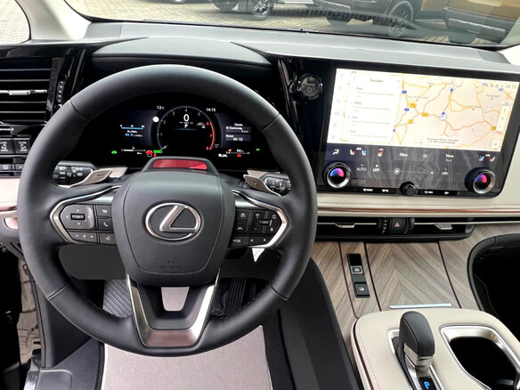 2026 Lexus LM 350h II, чёрный, 16200000 рублей - вид 11