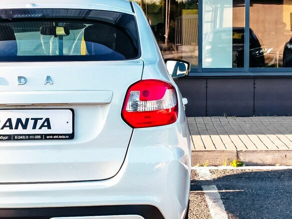 2026 Lada (ВАЗ) Granta I Рестайлинг, белый - вид 4
