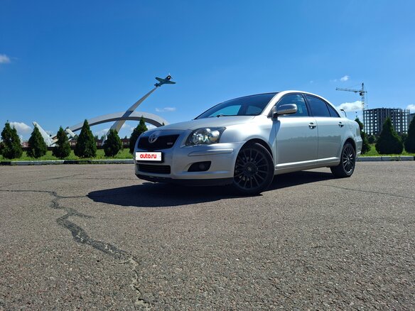 2007 Toyota Avensis II Рестайлинг, серебристый, 900000 рублей
