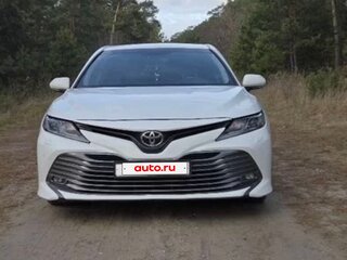2019 Toyota Camry VIII (XV70), белый, 2600000 рублей, вид 1