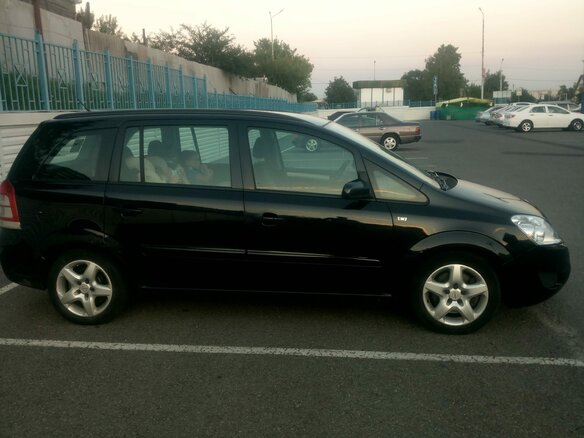 2008 Opel Zafira B Рестайлинг, чёрный - вид 1