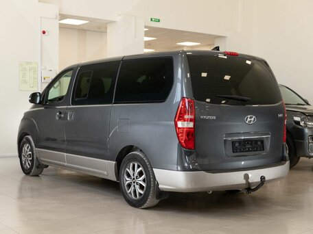 2019 Hyundai H-1 II Рестайлинг 2, серый, 3250000 рублей, вид 4