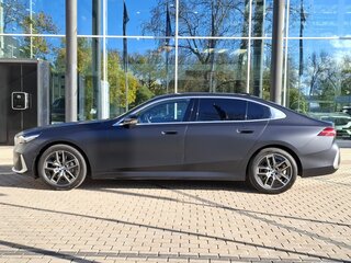 2025 BMW 5 серии Long 530Li xDrive VIII (G60/G61/G68), чёрный, 7990000 рублей, вид 2